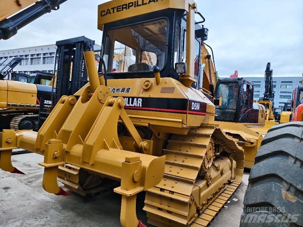 CAT D 5 M Telaketjupuskutraktorit
