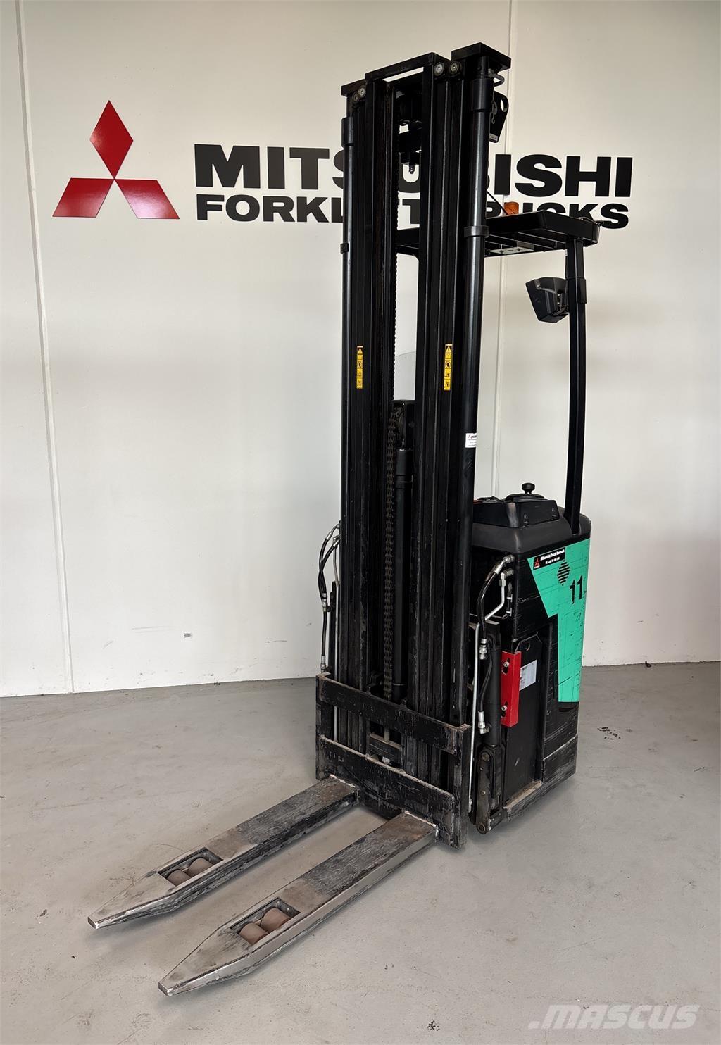 Mitsubishi SBR16N Ajettavat pinoamisvaunut