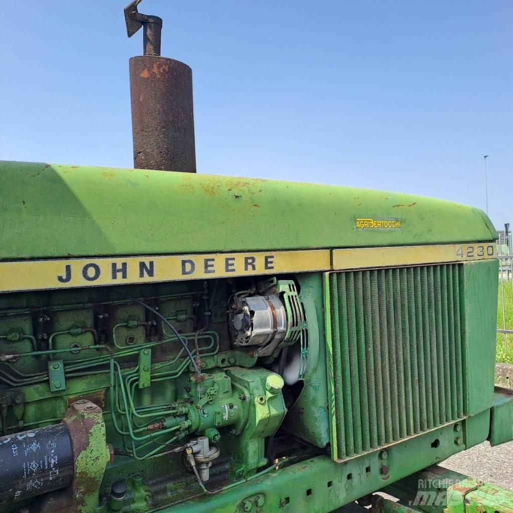 John Deere 4230 Traktorit