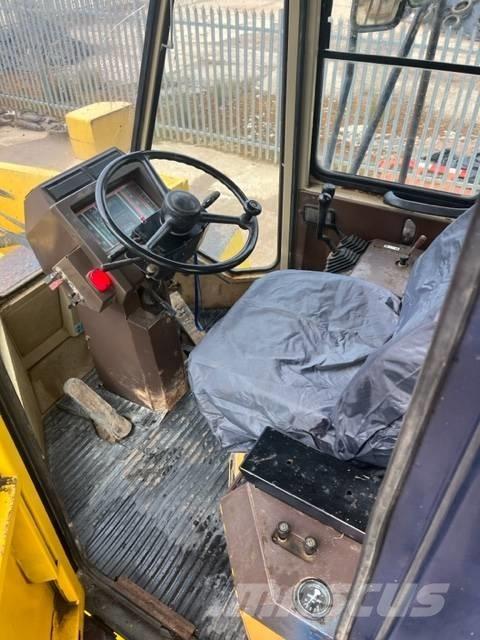 Komatsu WA 600-1 Pyöräkuormaajat