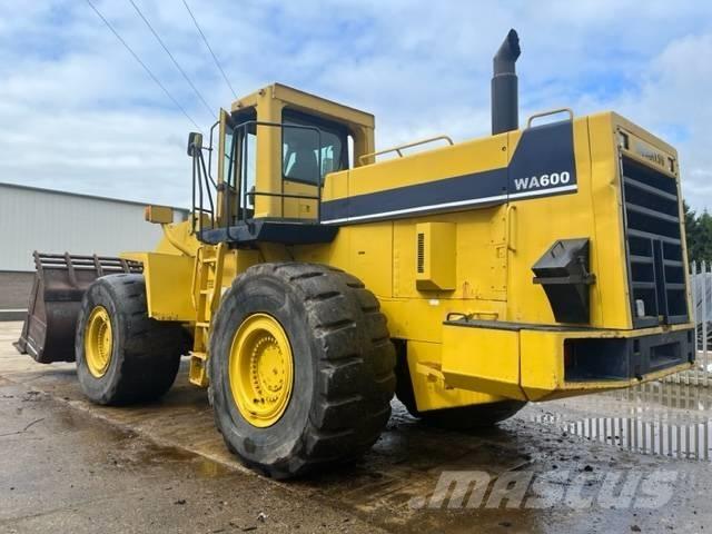 Komatsu WA 600-1 Pyöräkuormaajat
