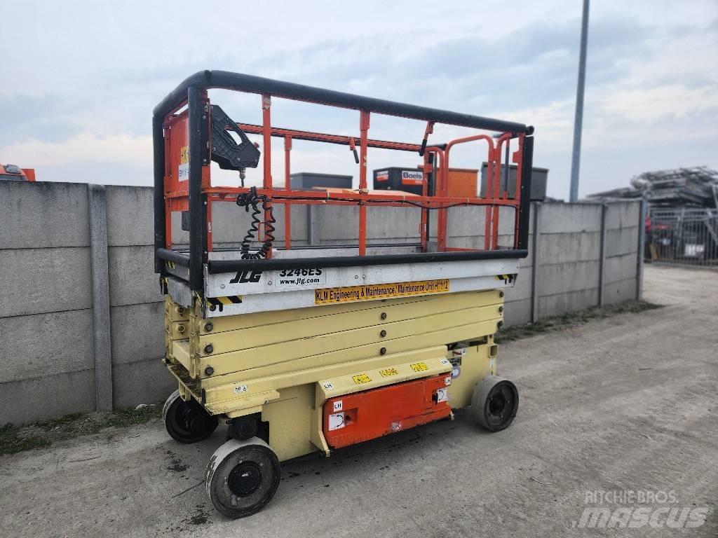 JLG 3246 ES Saksilavat