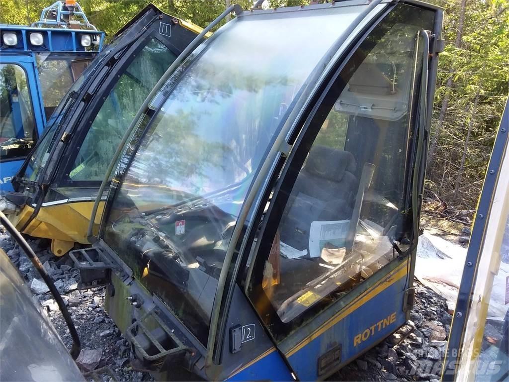 Rottne H20 Ohjaamo ja sisusta