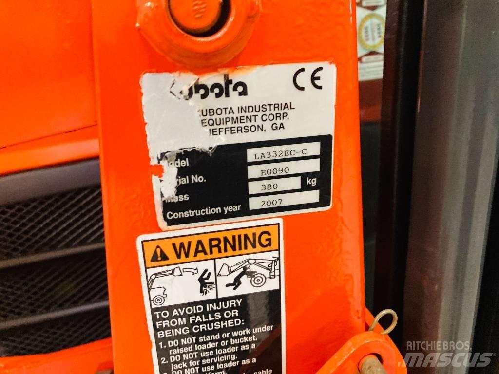 Kubota B2530 Taajamatraktorit