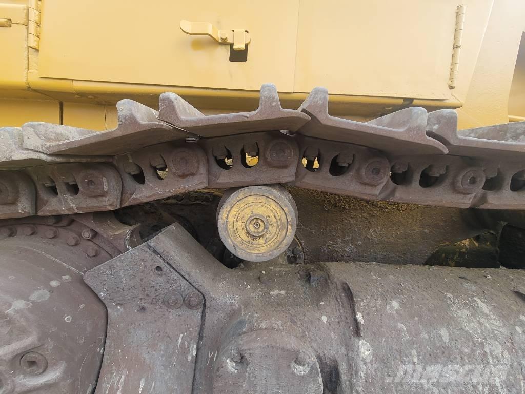 CAT 973 Telakuormaajat