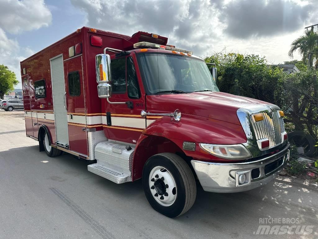 International 4300 Ambulanssit