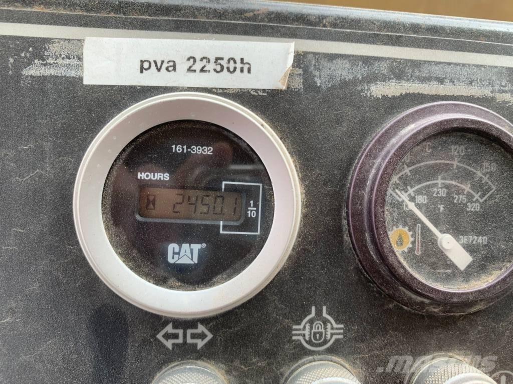 CAT PS 300 B Kumipyöräjyrät