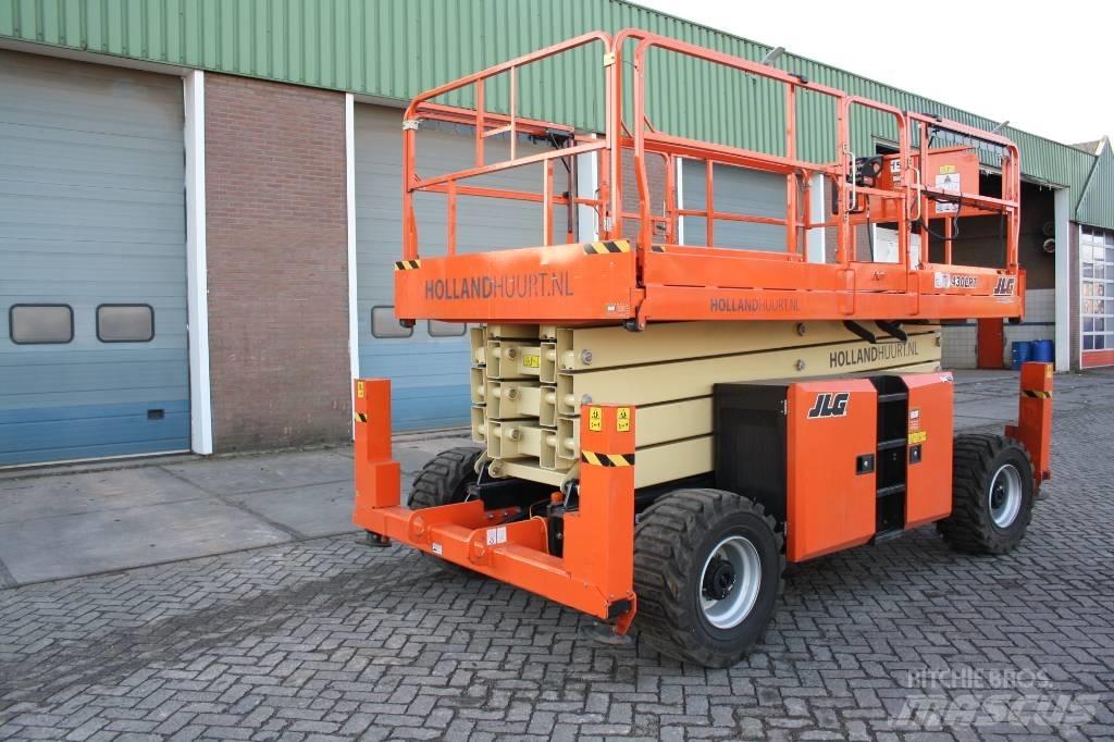 JLG 430 LRT Saksilavat