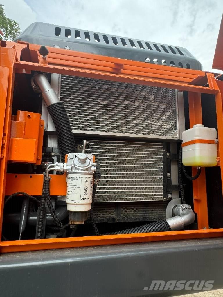 Develon DX 225 LCA Midikaivukoneet 7t - 12t