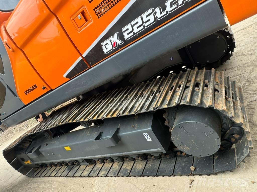 Develon DX 225 LCA Midikaivukoneet 7t - 12t