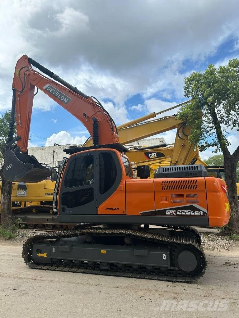 Develon DX 225 LCA Midikaivukoneet 7t - 12t
