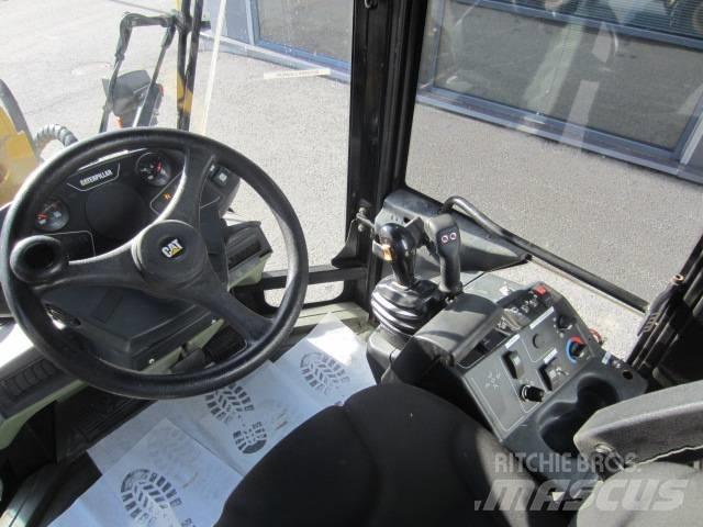 CAT 906 Pyöräkuormaajat