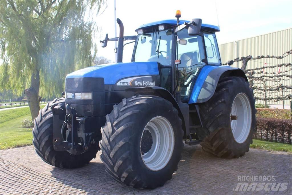 New Holland TM175 Traktorit