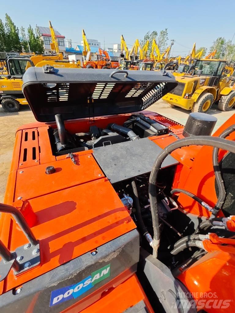 Doosan DX 225 LC Telakaivukoneet