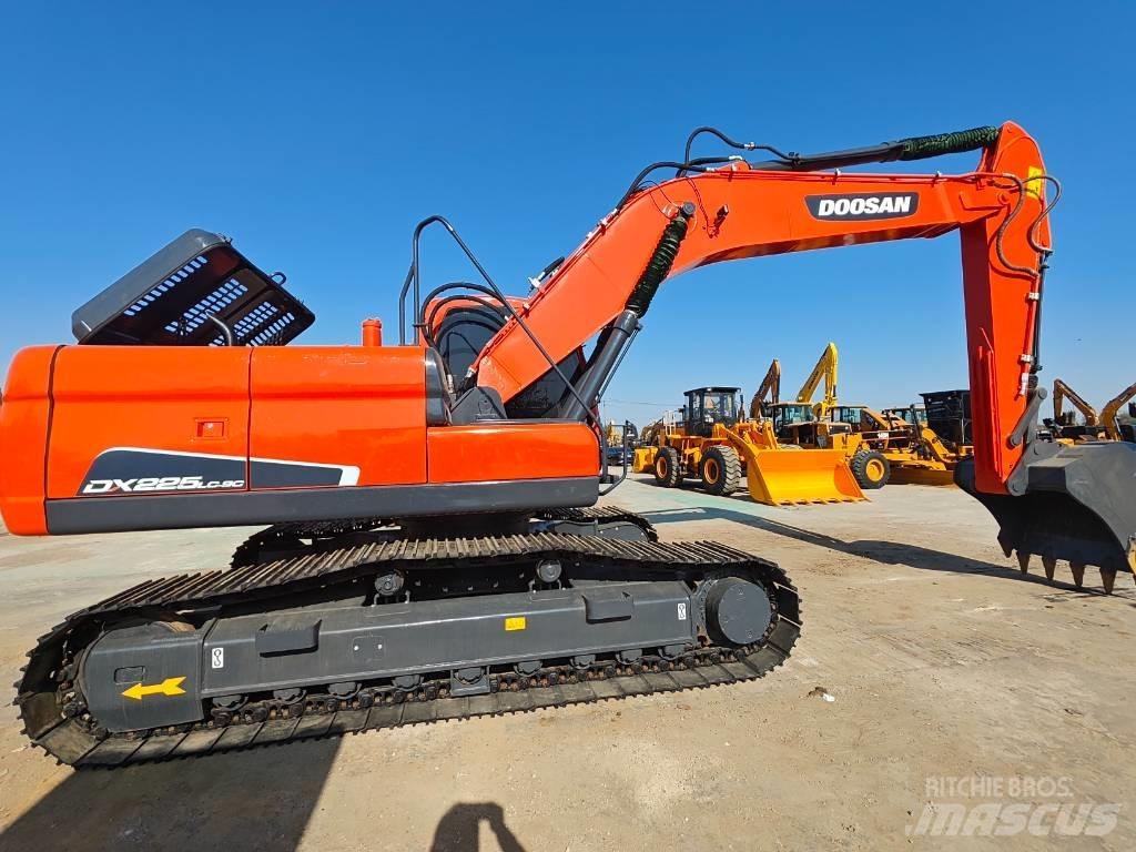Doosan DX 225 LC Telakaivukoneet