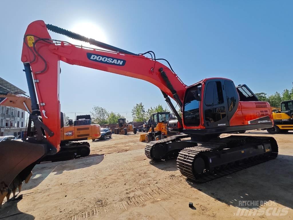 Doosan DX 225 LC Telakaivukoneet
