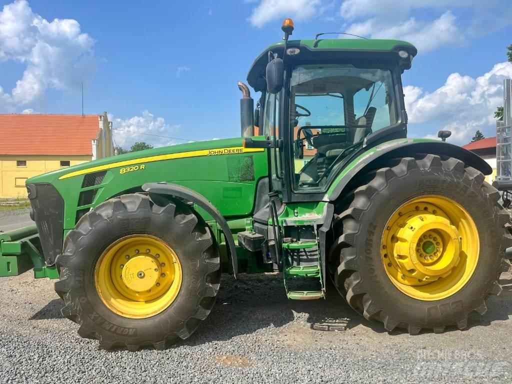 John Deere 8320 R Traktorit