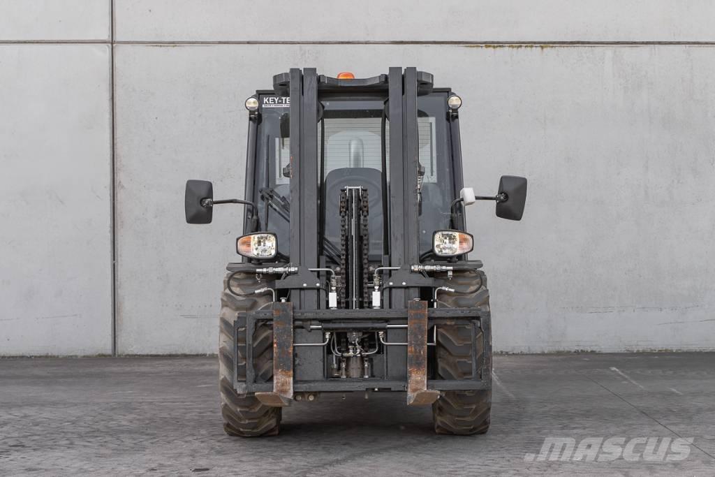 Manitou MC 25-4 Dieseltrukit