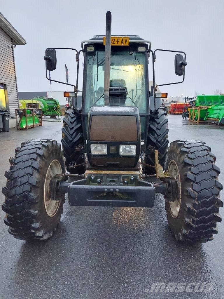 Valtra Valmet 900 Traktorit