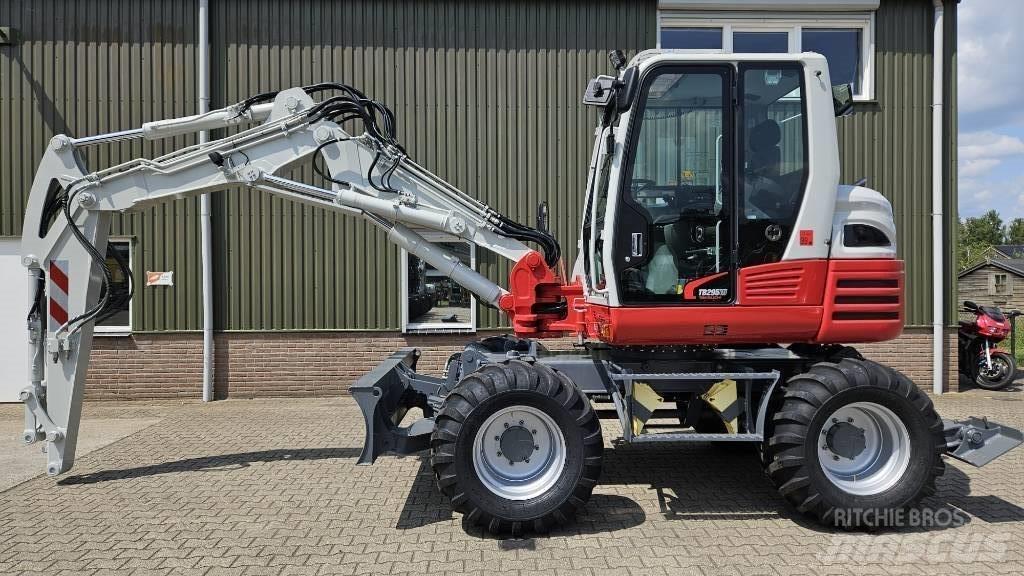 Takeuchi TB295W Pyöräkaivukoneet