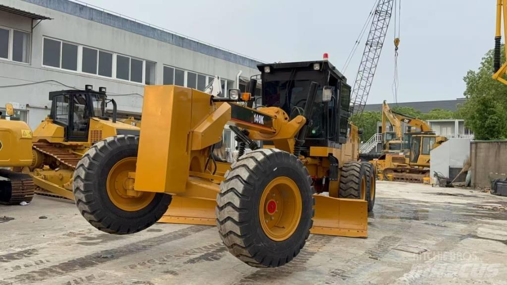 CAT 140 K Tiehöylät