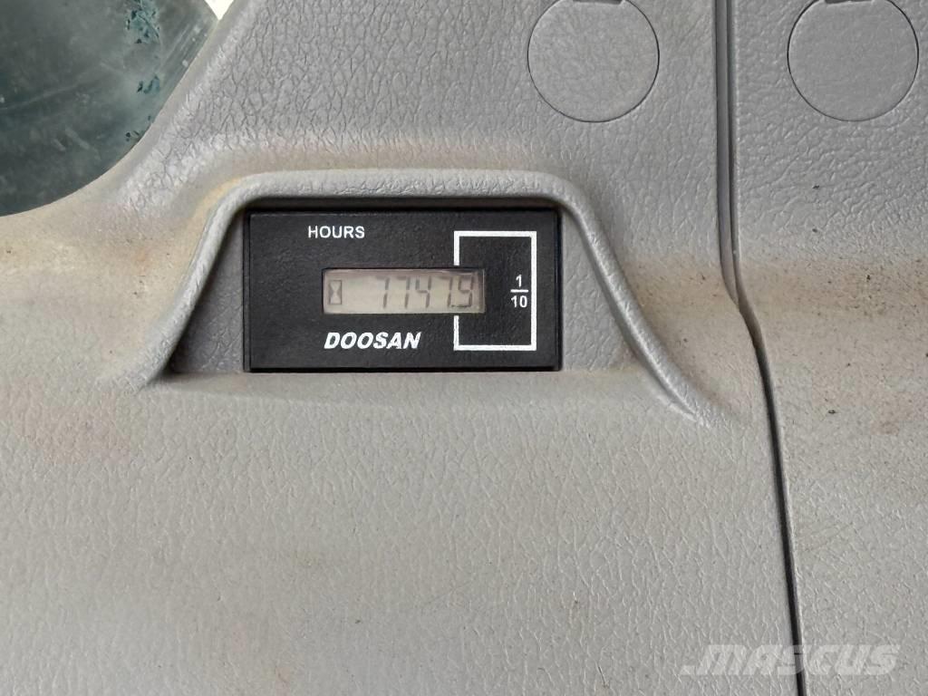 Doosan DX 225 LC-5 Telakaivukoneet