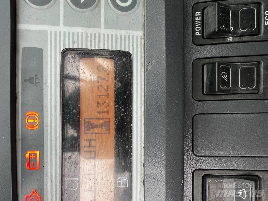 Nissan UG1D2A30LQ Nestekaasutrukit