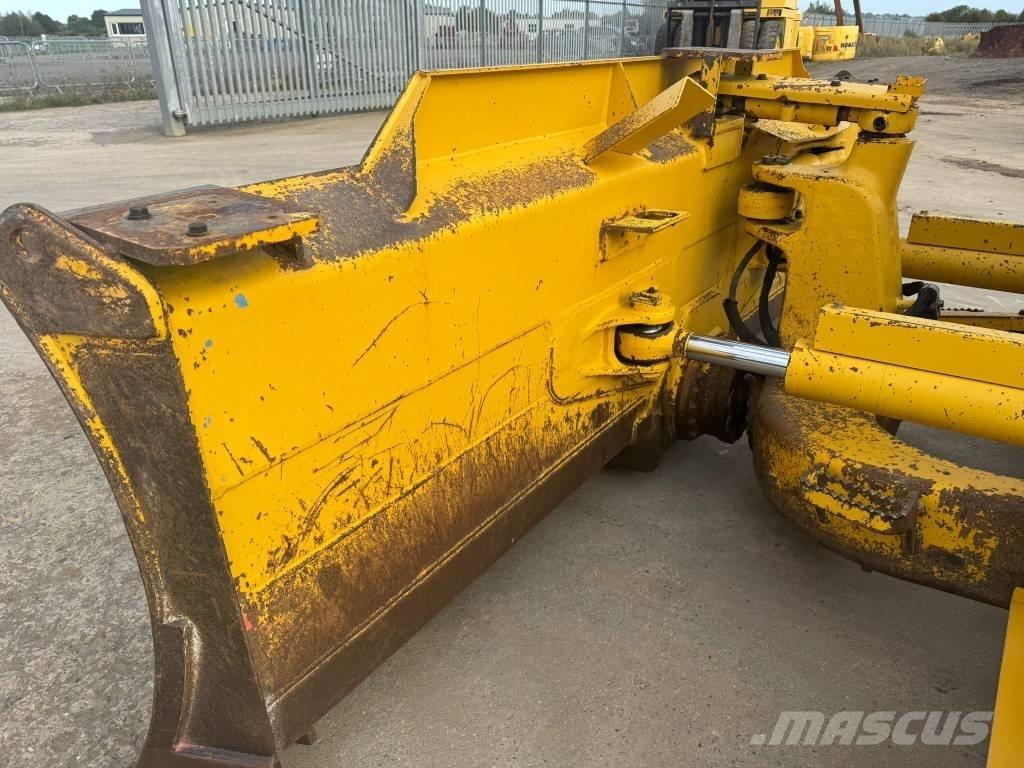 Komatsu D61PX-24 Telaketjupuskutraktorit