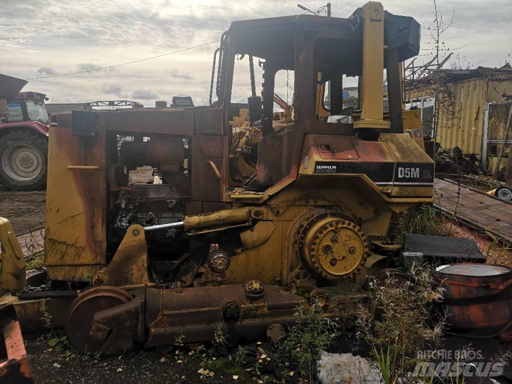 CAT D 5 M XL Telaketjupuskutraktorit