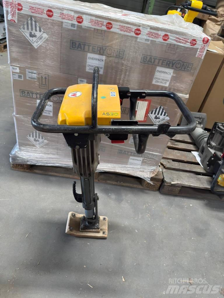 Wacker Neuson AS30e Täryvasarat