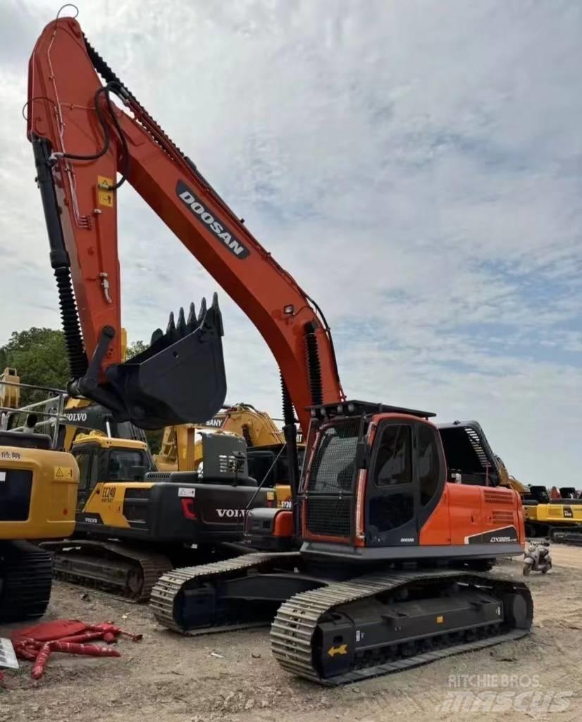 Doosan DX 225 Telakaivukoneet