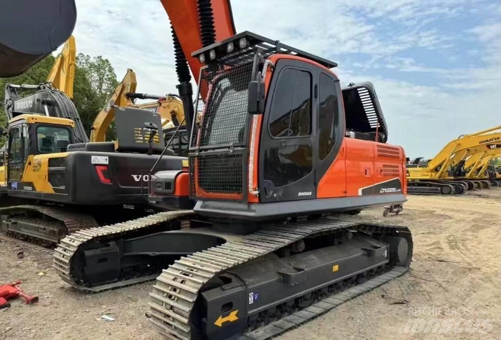Doosan DX 225 Telakaivukoneet
