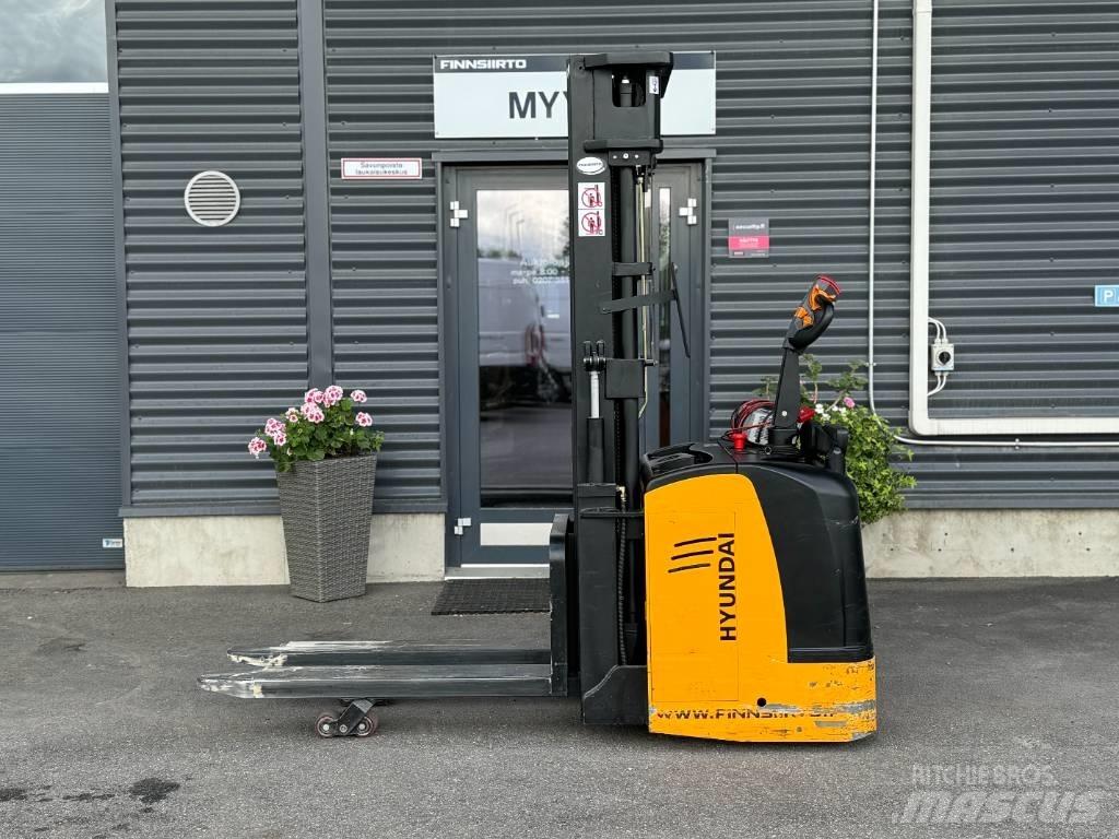 Hyundai 15ESR Ajettavat pinoamisvaunut