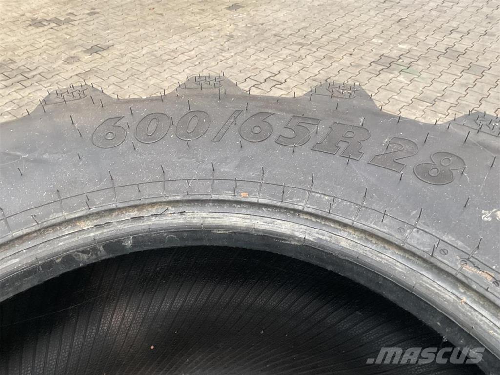 BKT 600/65R28 Renkaat ja vanteet