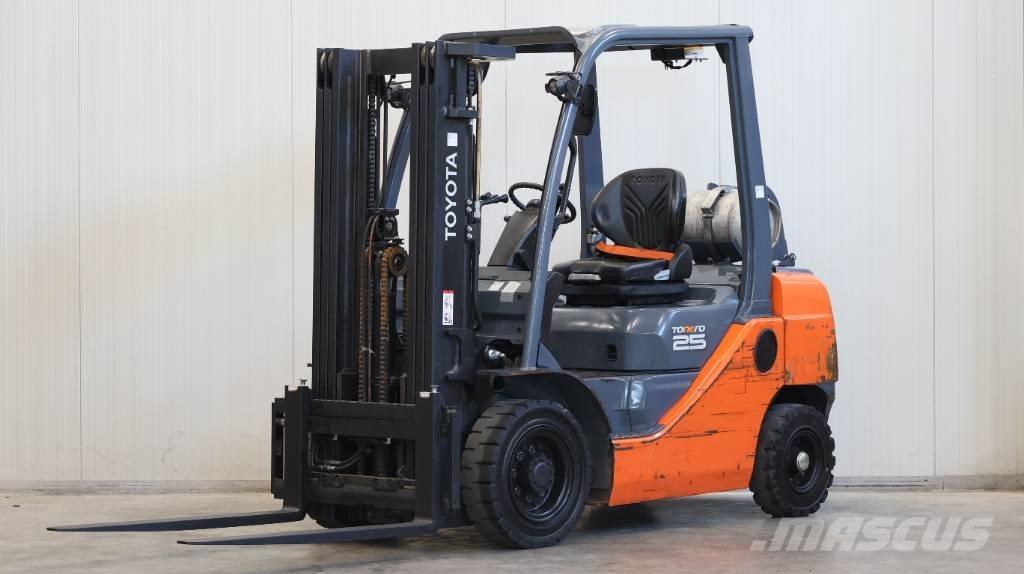 Toyota 02-8 FGF 25 Nestekaasutrukit