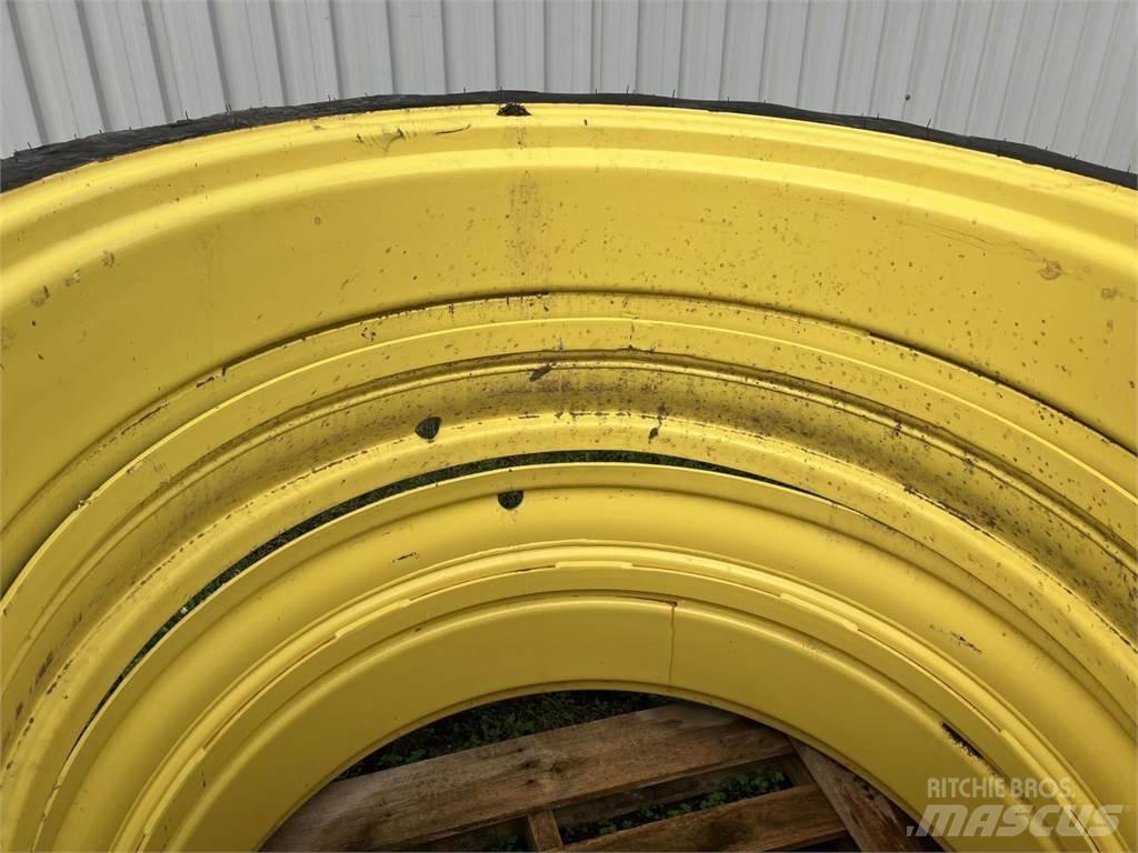 Taurus 270/95R44 Renkaat ja vanteet