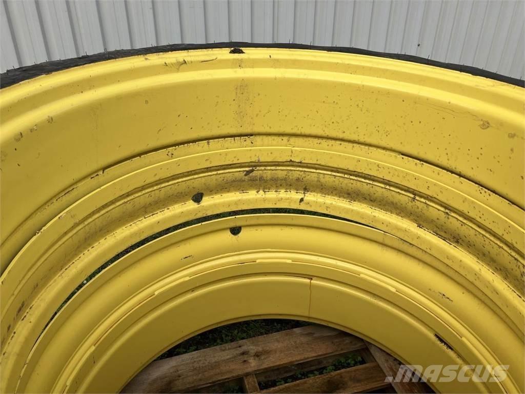 Taurus 270/95R44 Renkaat ja vanteet
