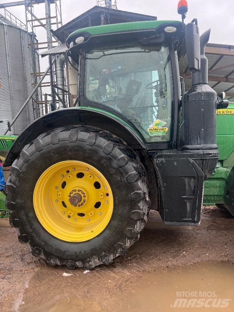 John Deere 8320 R Traktorit
