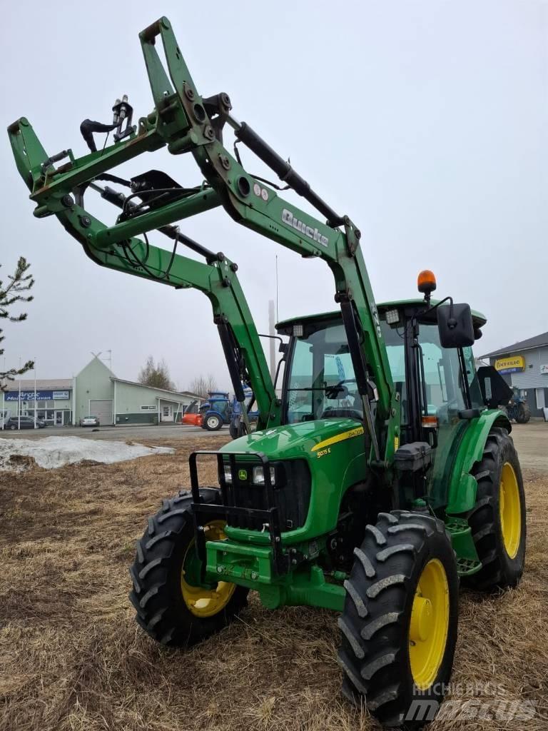 John Deere 5075 E Traktorit