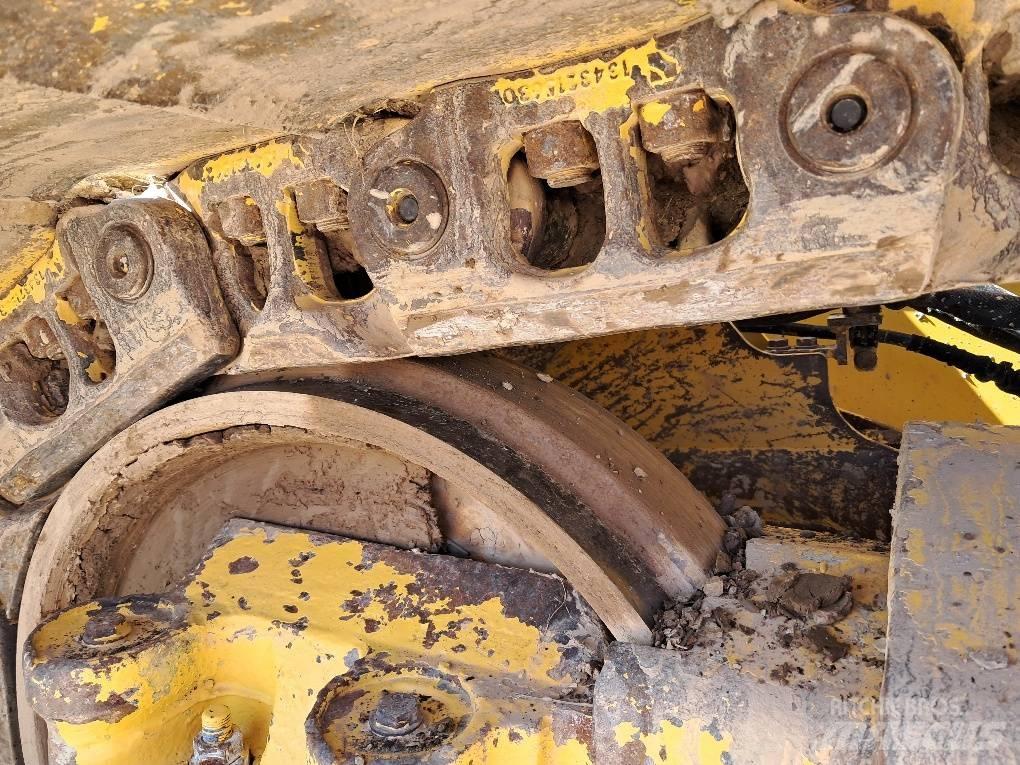 Komatsu D61PXI-24E0 Telaketjupuskutraktorit