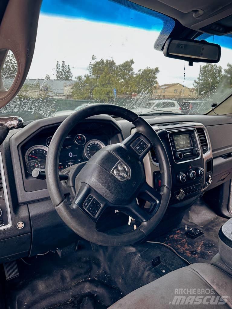 Dodge Ram 5500 Tienhoitoautot