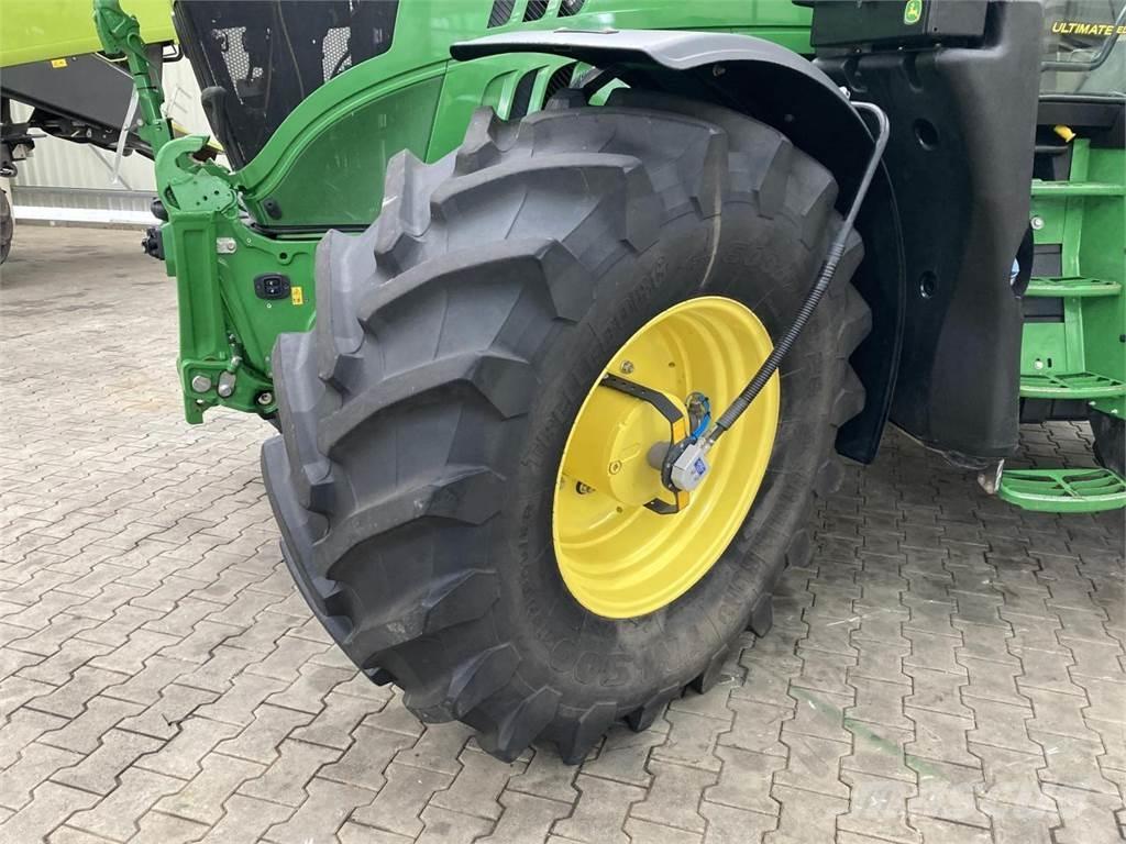 John Deere 6215R Traktorit