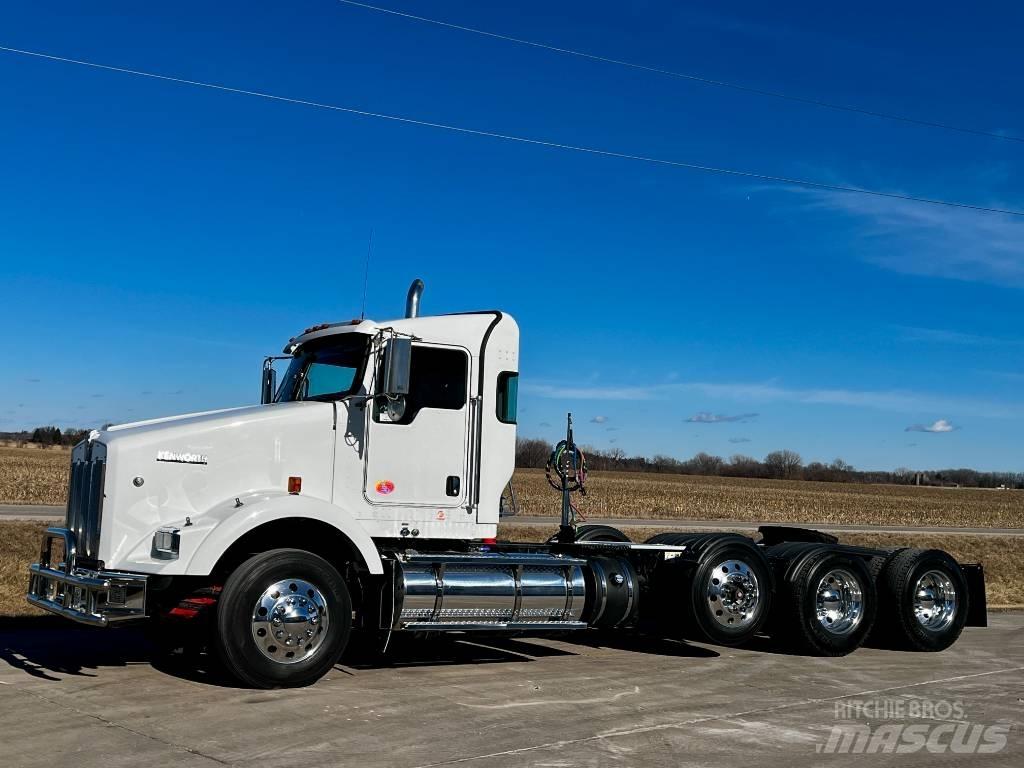 Kenworth T 800 Vetopöytäautot