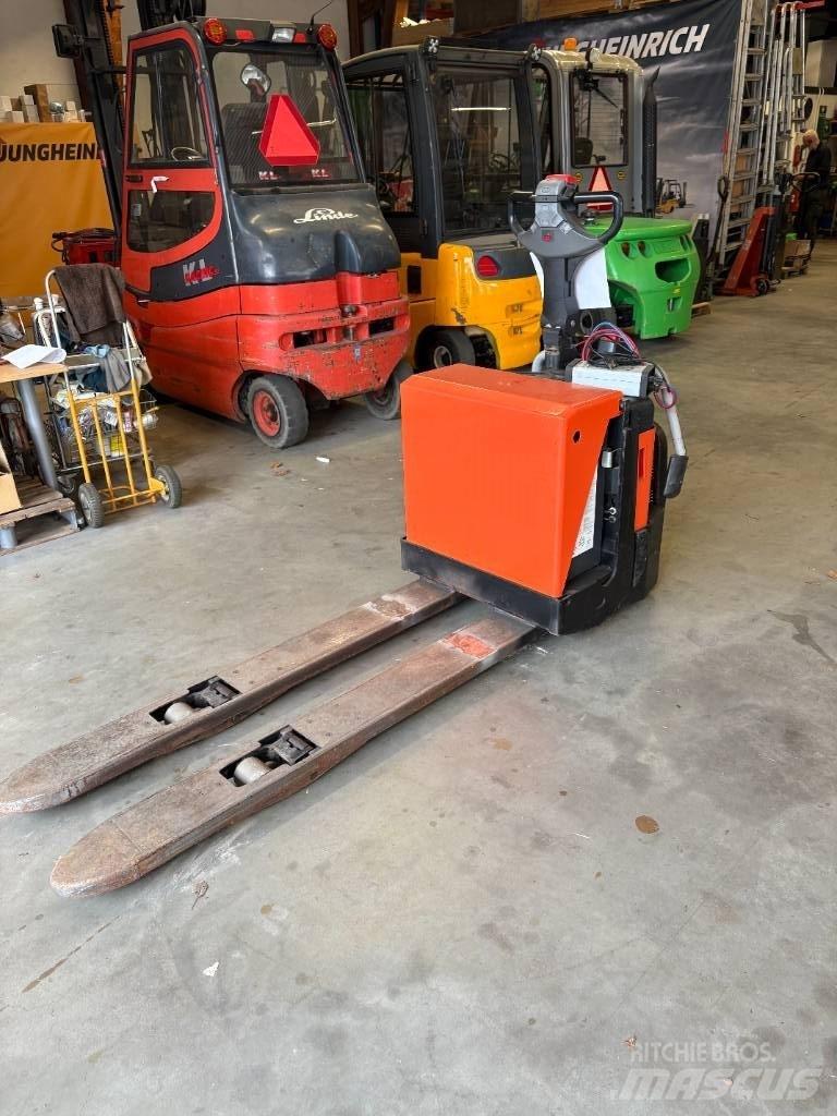 BT LPE 200 / 8 Lavansiirtotrukit ajotasolla