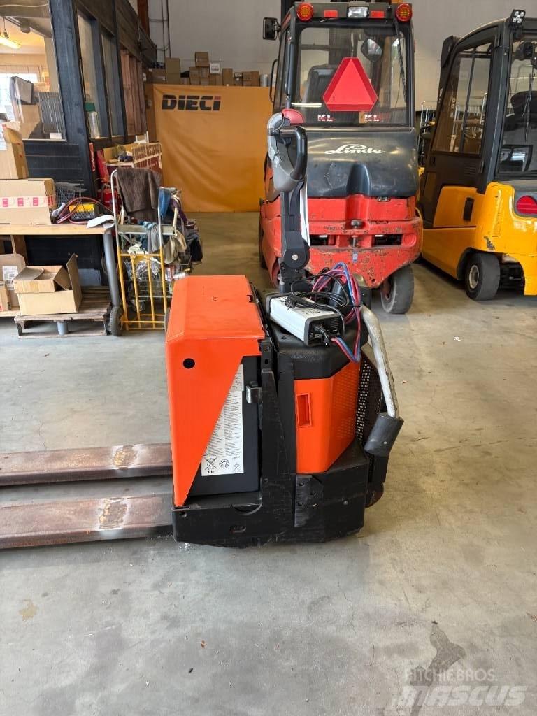 BT LPE 200 / 8 Lavansiirtotrukit ajotasolla