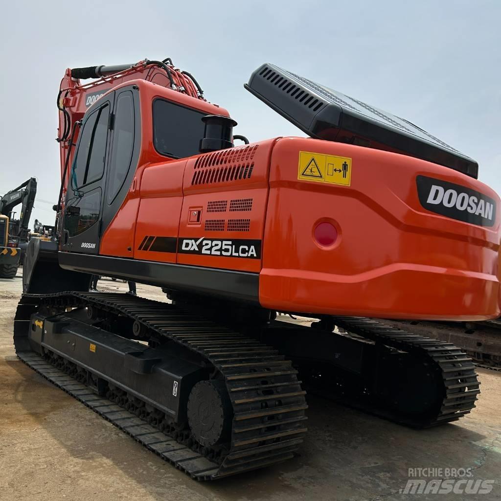 Doosan DX 225 LC Telakaivukoneet