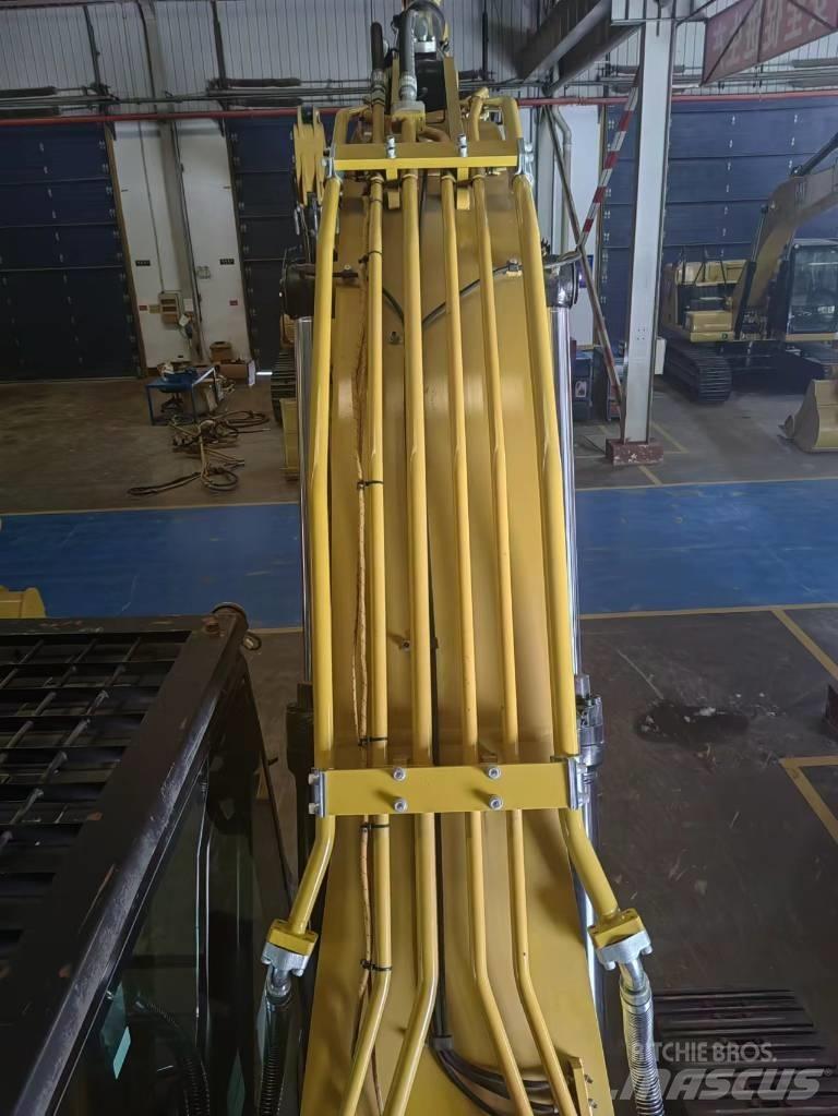 CAT 323 Telakaivukoneet