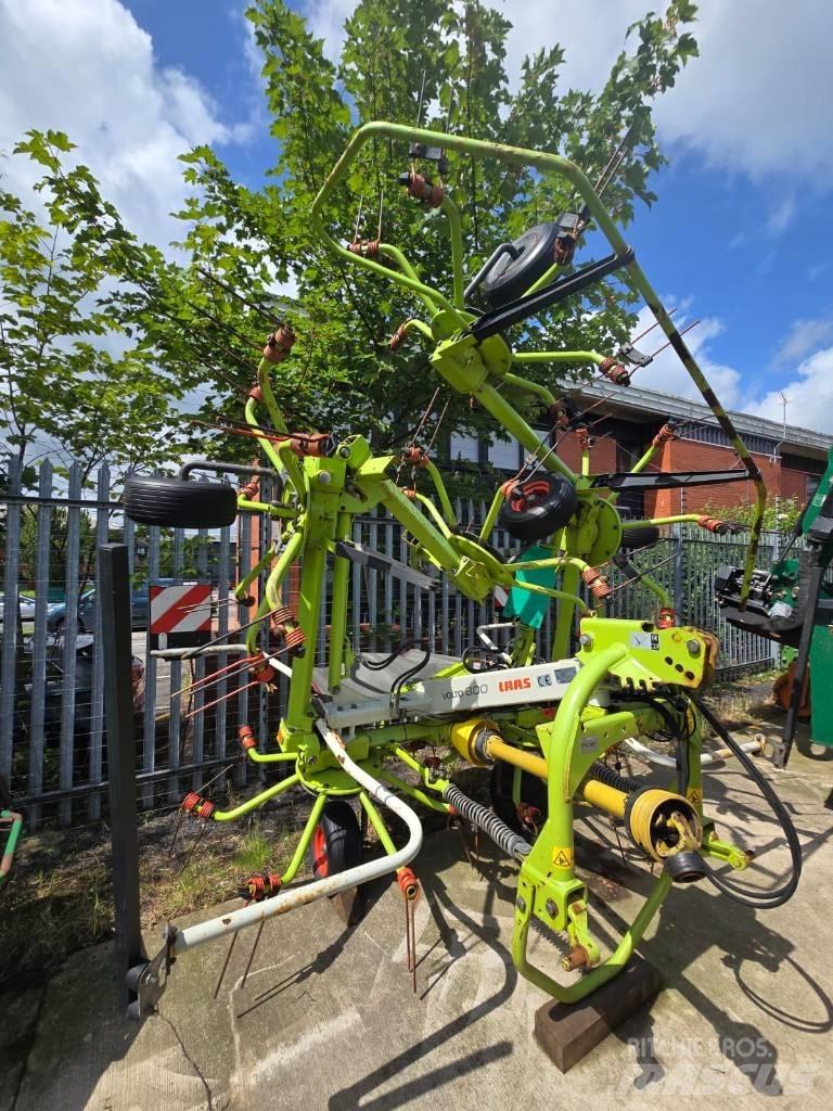 CLAAS Volto 800 Pöyhimet ja haravat
