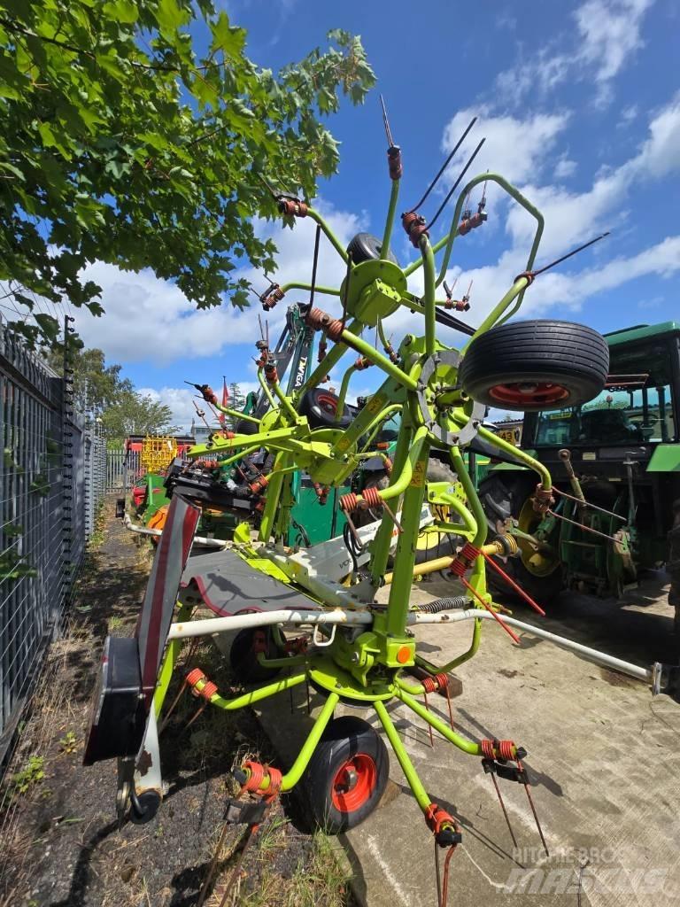 CLAAS Volto 800 Pöyhimet ja haravat