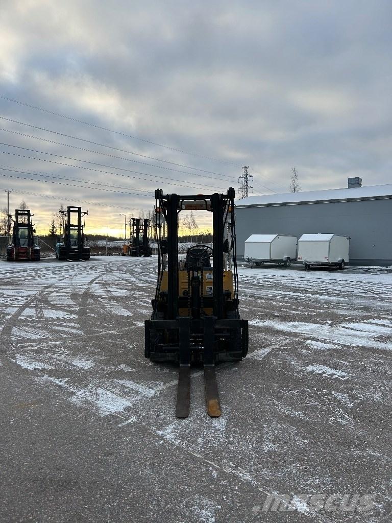 TCM FG 25 N2 Nestekaasutrukit